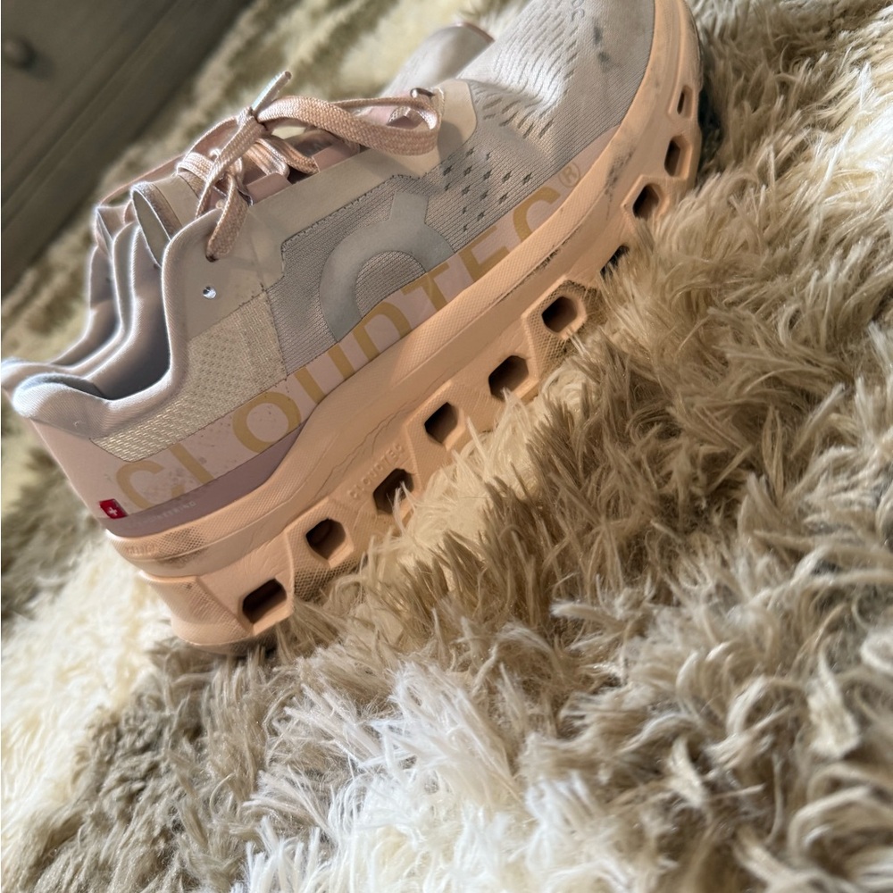 Women's Pink Running Shoes Oncloud monsters